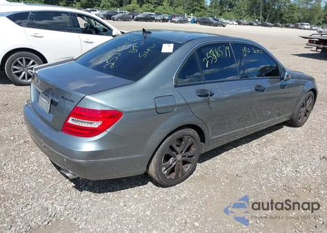 2012 Mercedes-Benz C 300 Luxury 4Matic из США, поврежденный, VIN WDDGF8BB5CA610068